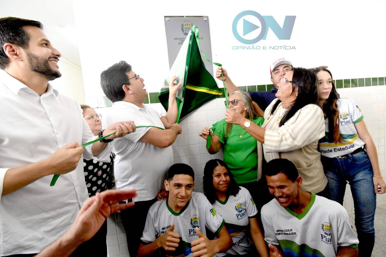 Rafael Fonteles inaugura escola, pavimentação e academia acessível em Alegrete do Piauí